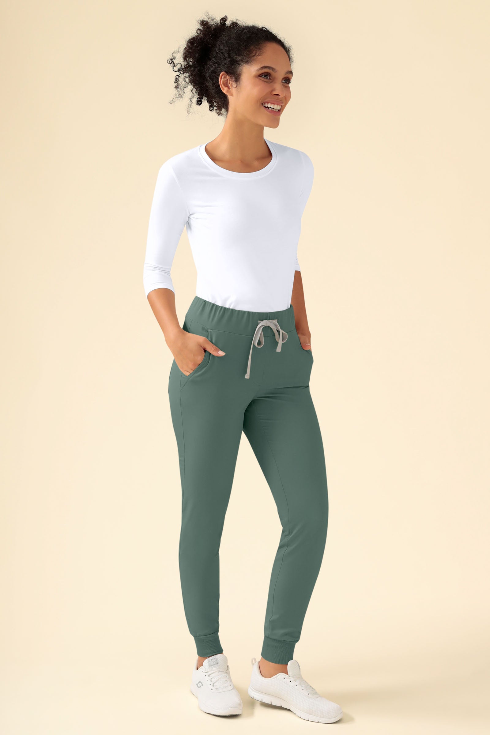 KAERE Pantalon Femme - ourlets côtelés et sans poches cargo vert foncé, Vue de face Le mannequin mesure 176 cm et porte la taille S
