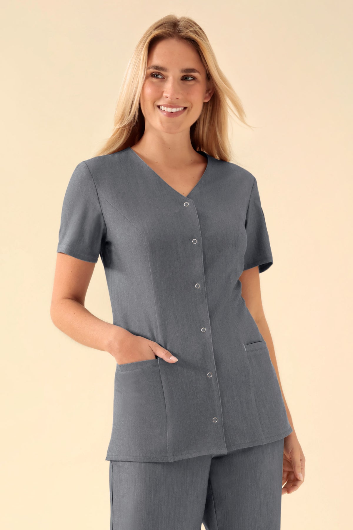 KAERE Blouse Femme - Patte de boutonnage gris foncé chiné, Vue de face Le mannequin mesure 177 cm et porte la taille S
