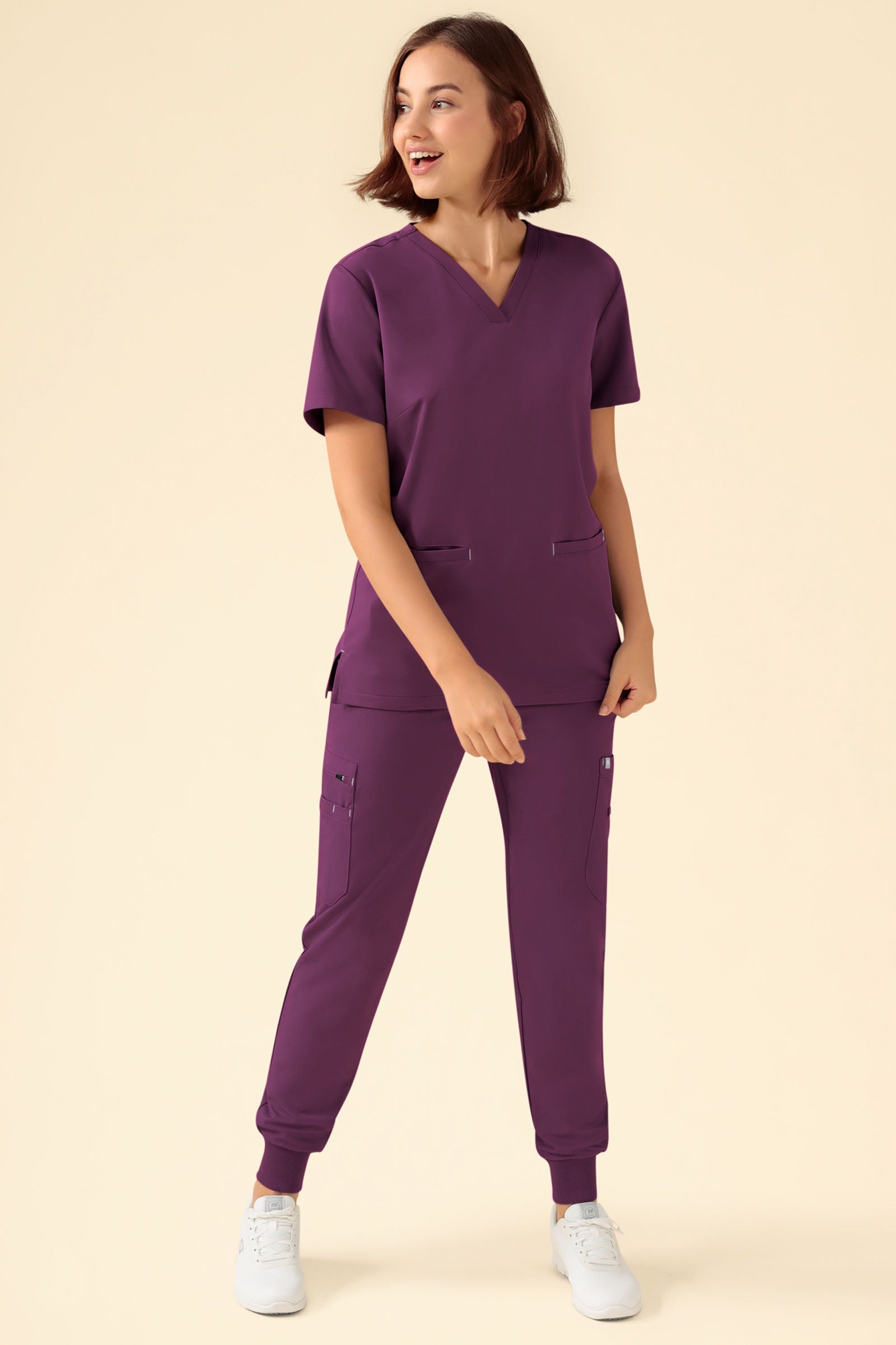 KAERE Pantalon Femme - avec poches cargo et ourlets côtelés prune, Vue de face Le mannequin mesure 177 cm et porte la taille S
