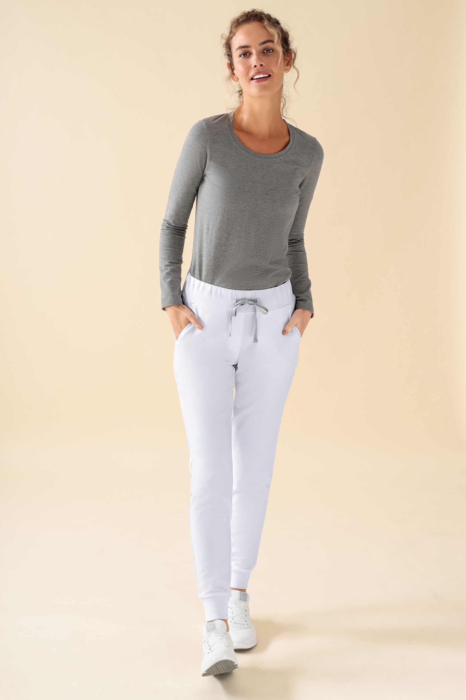 KAERE Pantalon Femme - ourlets côtelés et sans poches cargo blanc, Vue de face Le mannequin mesure 180 cm et porte la taille S
