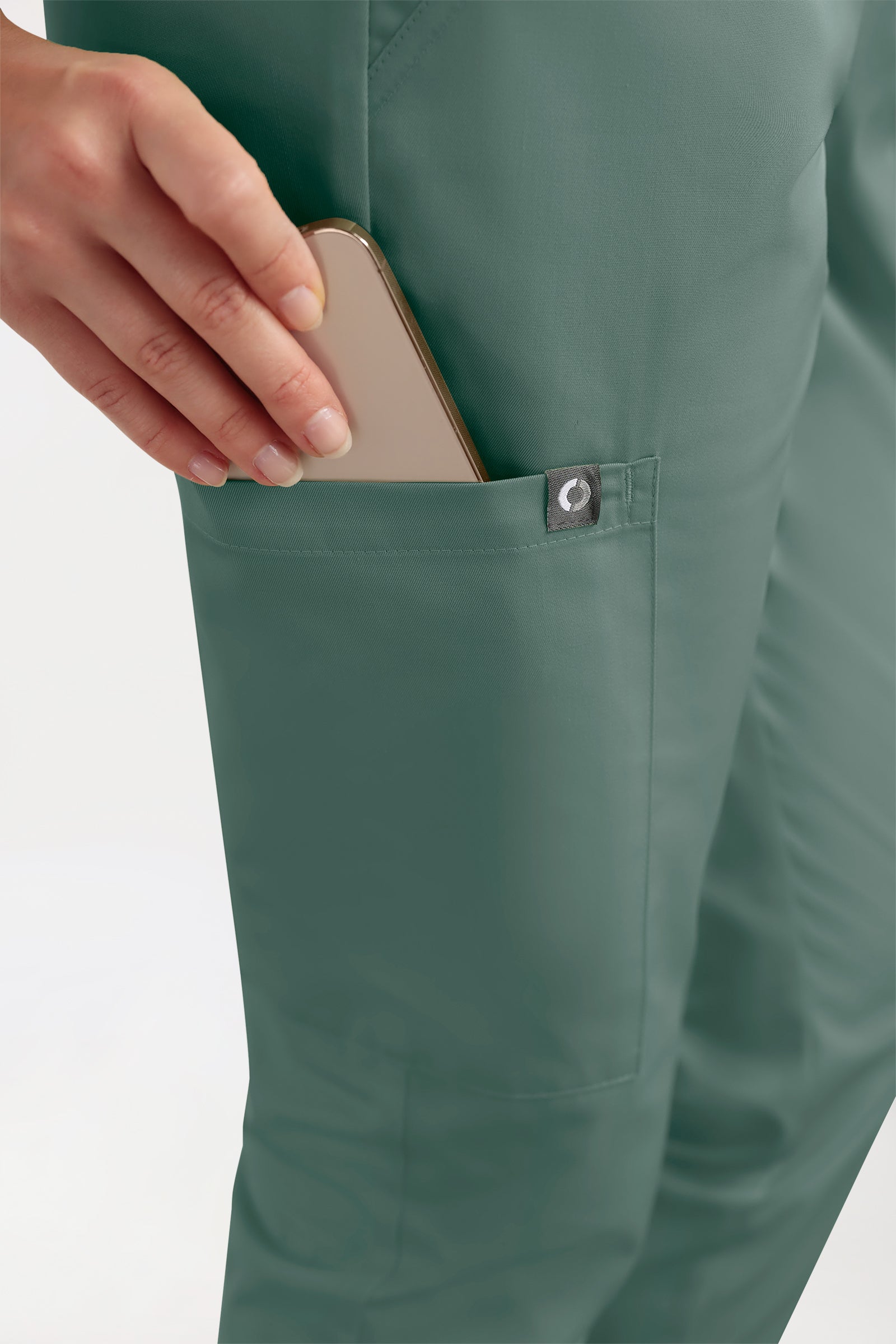 CORE Pantalon Cargo Femme – Style Jogpant vert foncé, Vue de face 
